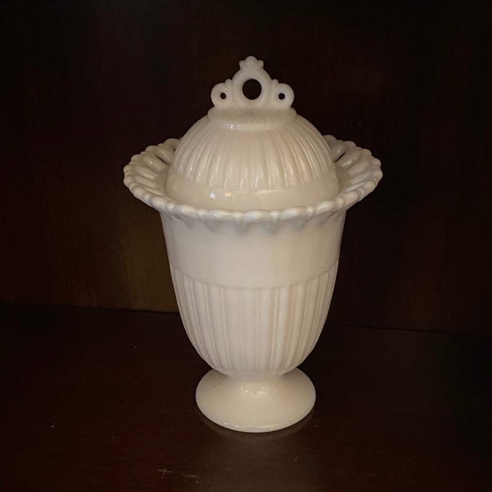 Fosteria • Randolph • Elegant White Ceramic Lidded Urn